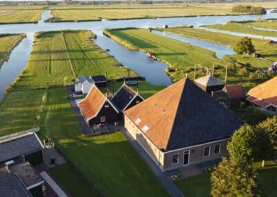 luchtfoto bed and breakfast welcome in jisp bij natuurgebied het jisperveld